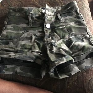 Camo ladies shorts